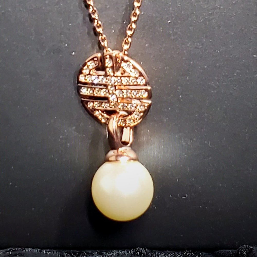 Faux Pearl & Crystal Necklace 18K Gold plate.
